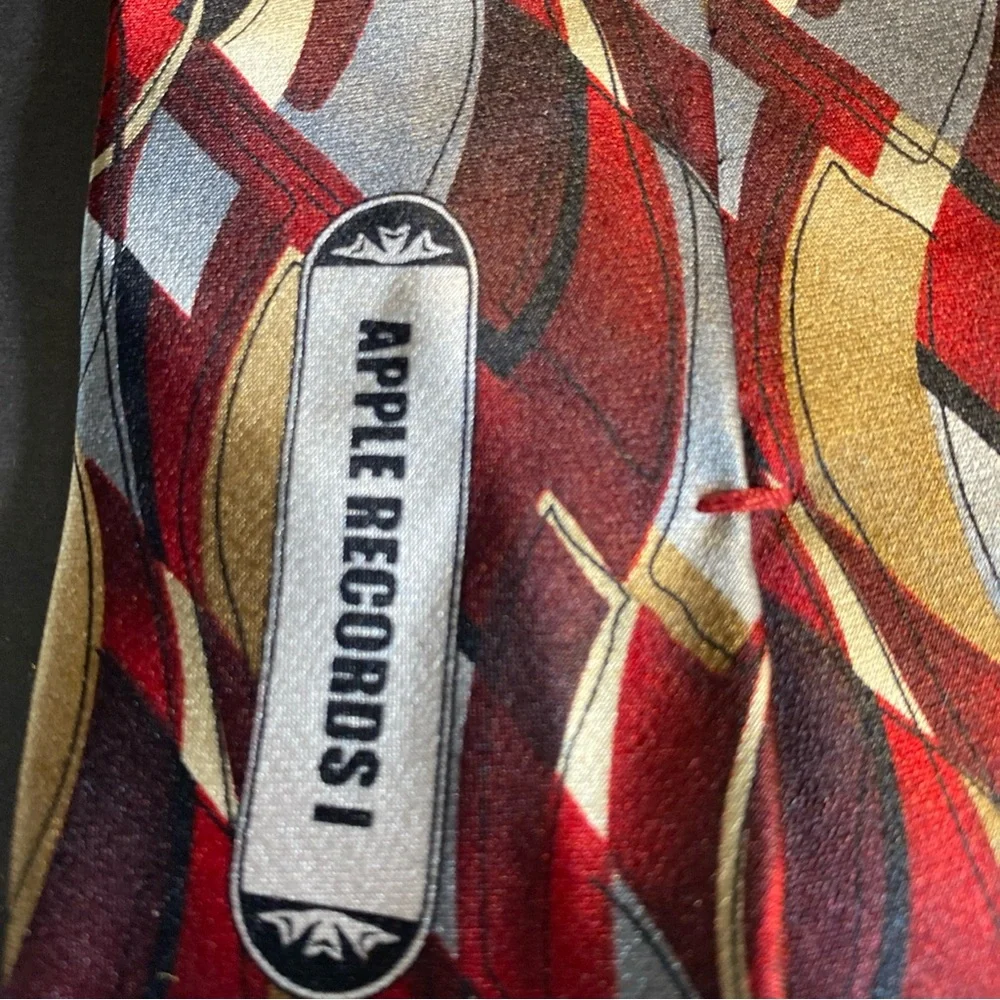 Apple Corp “The Beatles” 1 Album 100 % Silk Funky Abstract Neck Tie Vintage‎